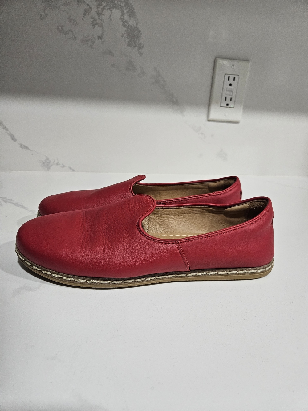 Charix Women's Red Leather Slip-On Flats Round Toe Stitched US 8 EU 38.5